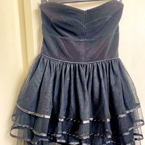 Black Sweetheart neckline layered tule short dress